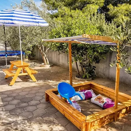 Jerry With Private Pool