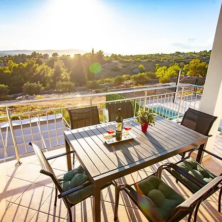 Jerry With Private Pool