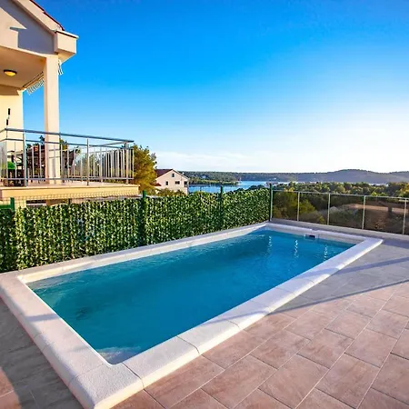 Apartment Jerry With Private Pool Milna (Brac)