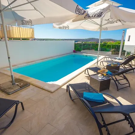 Jerry With Private Pool * Милна