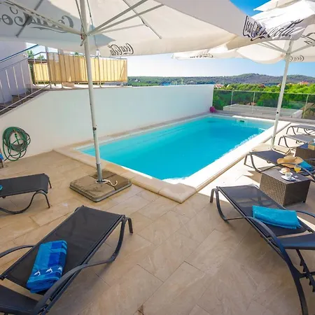 Apartment Jerry With Private Pool Milna (Brac)