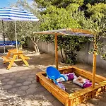 Jerry With Private Pool